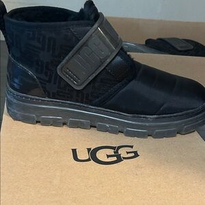 UGG women’s Black and Gray Boots